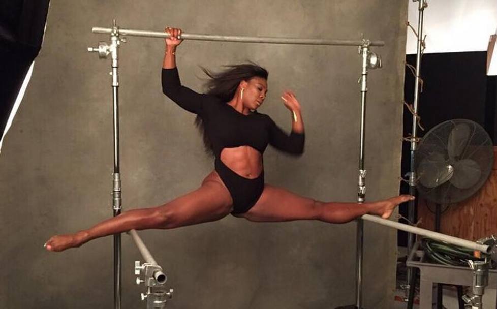 Body nero, fisico scolpito ma niente racchetta: Serena Williams fa 